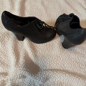 Elegant Grey Women's Heeled Shoes